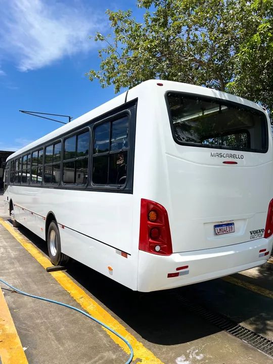 Ônibus urbano de fretamento muito novo único dono . - Foto 4