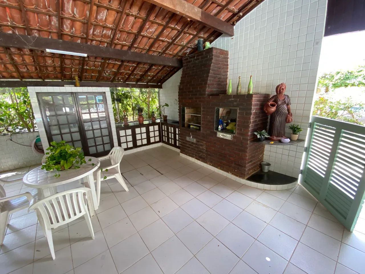 Vendo excelente imóvel em condomínio, com 4 quartos sendo 2 suítes e 1 Master  - Foto 5