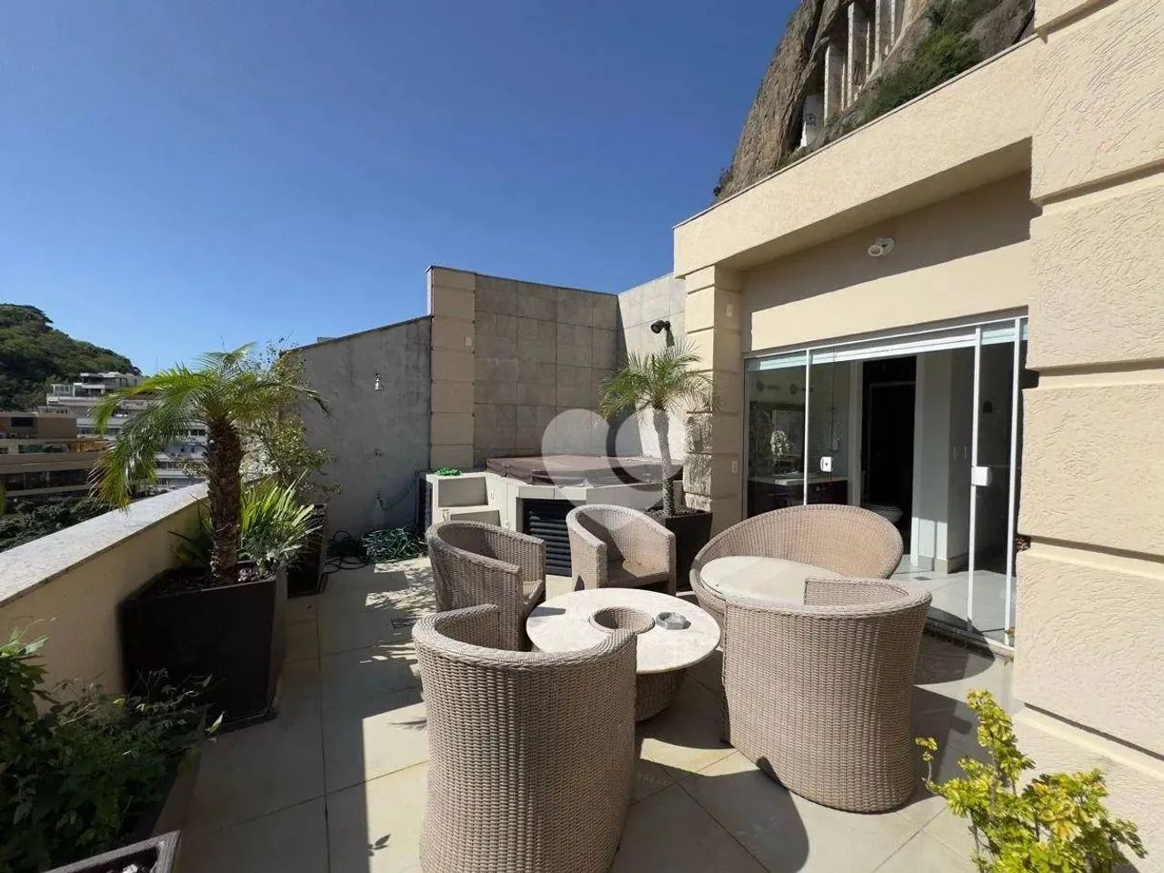 Prédio com piscina e academia! Cobertura com terraço amplo, 2 quartos (suíte), dependência - Foto 4