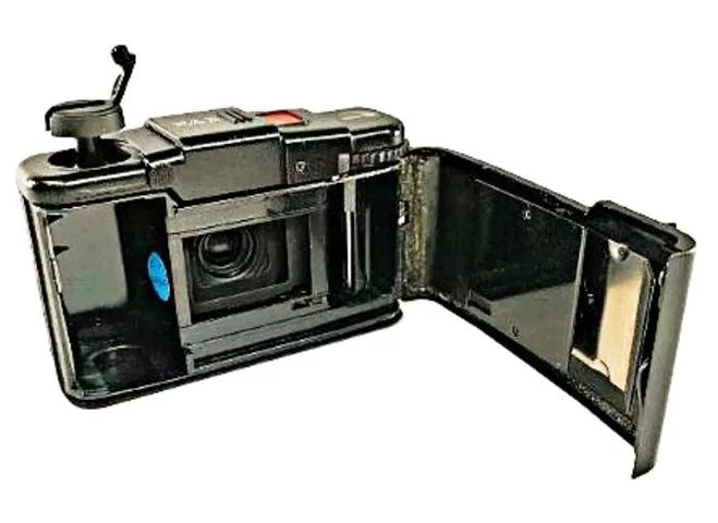 Câmera Compacta Olympus XA2 Point & Shoot 35mm Preta - Foto 4