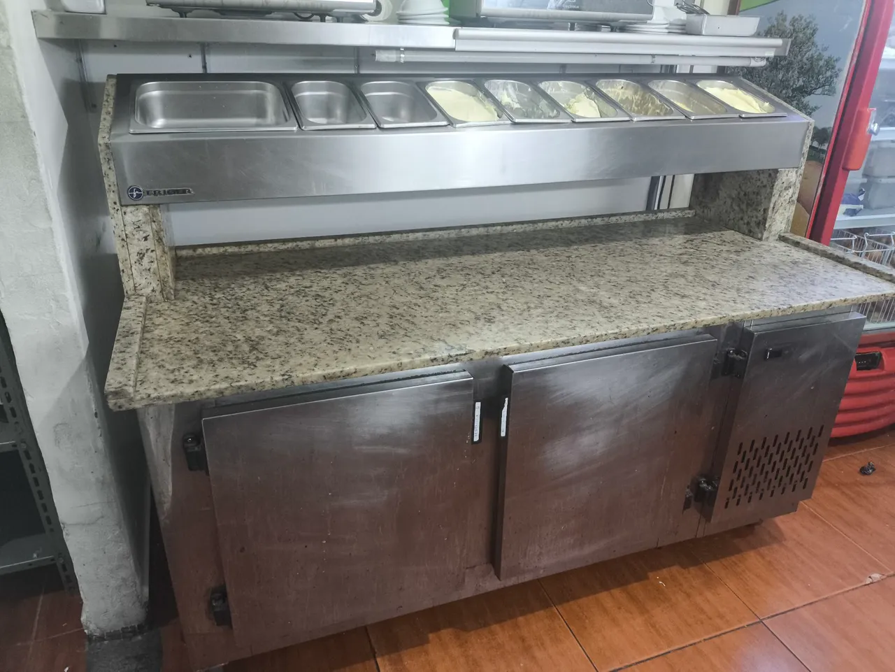 BALCÃO REFRIGERADO INOX 220V COM TAMPO DE MÁRMORE + CONDIMENTADORA REFRIGERADA PIZZARIA
