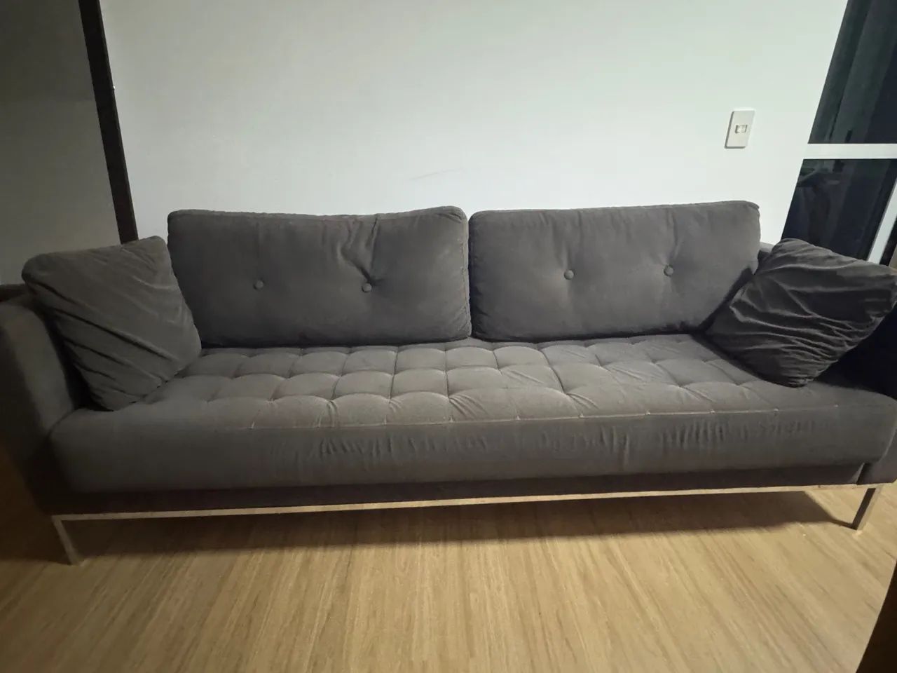 Sofá minimalista 64750824572930120