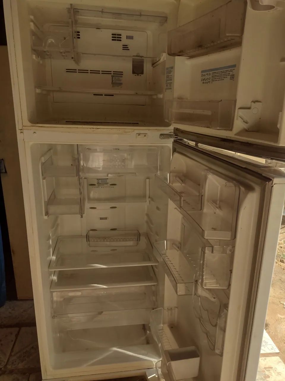GELADEIRA DUPLEX ELETROLUX FROOSTFREE DIGITAL DF 50 SEMI NOVA SUPER CONSERVADA - Foto 3