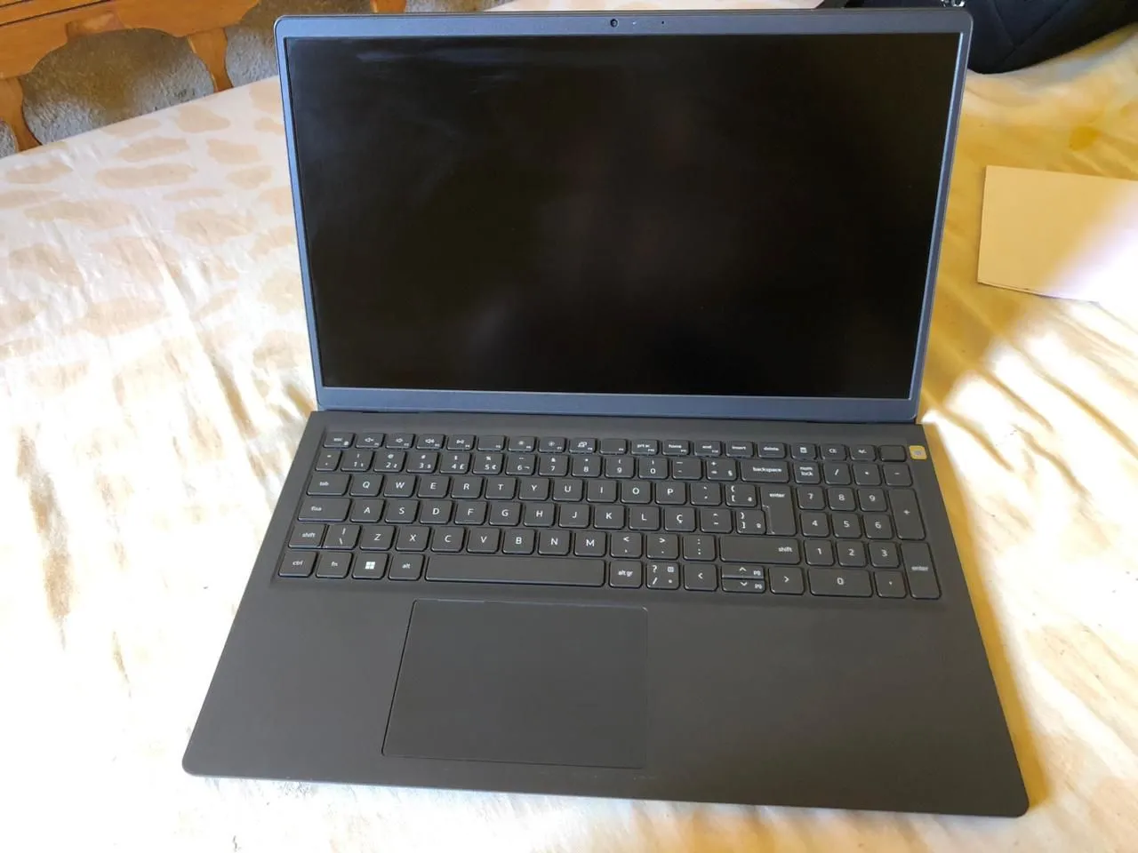 Notebook Cinza - Design Moderno e Eficiência
