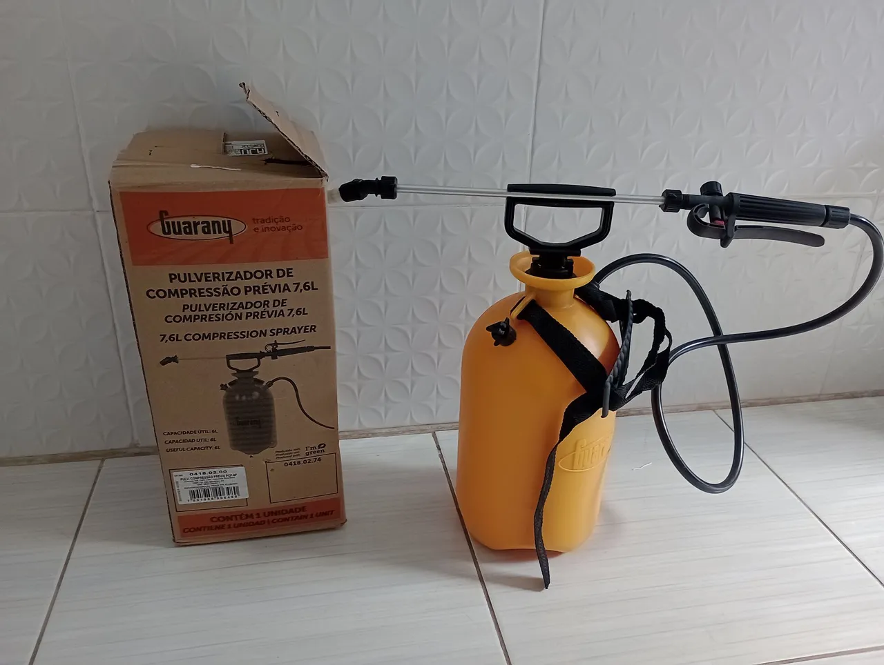 Troco por capacete e Bota de borracha 7,6L - Guarany