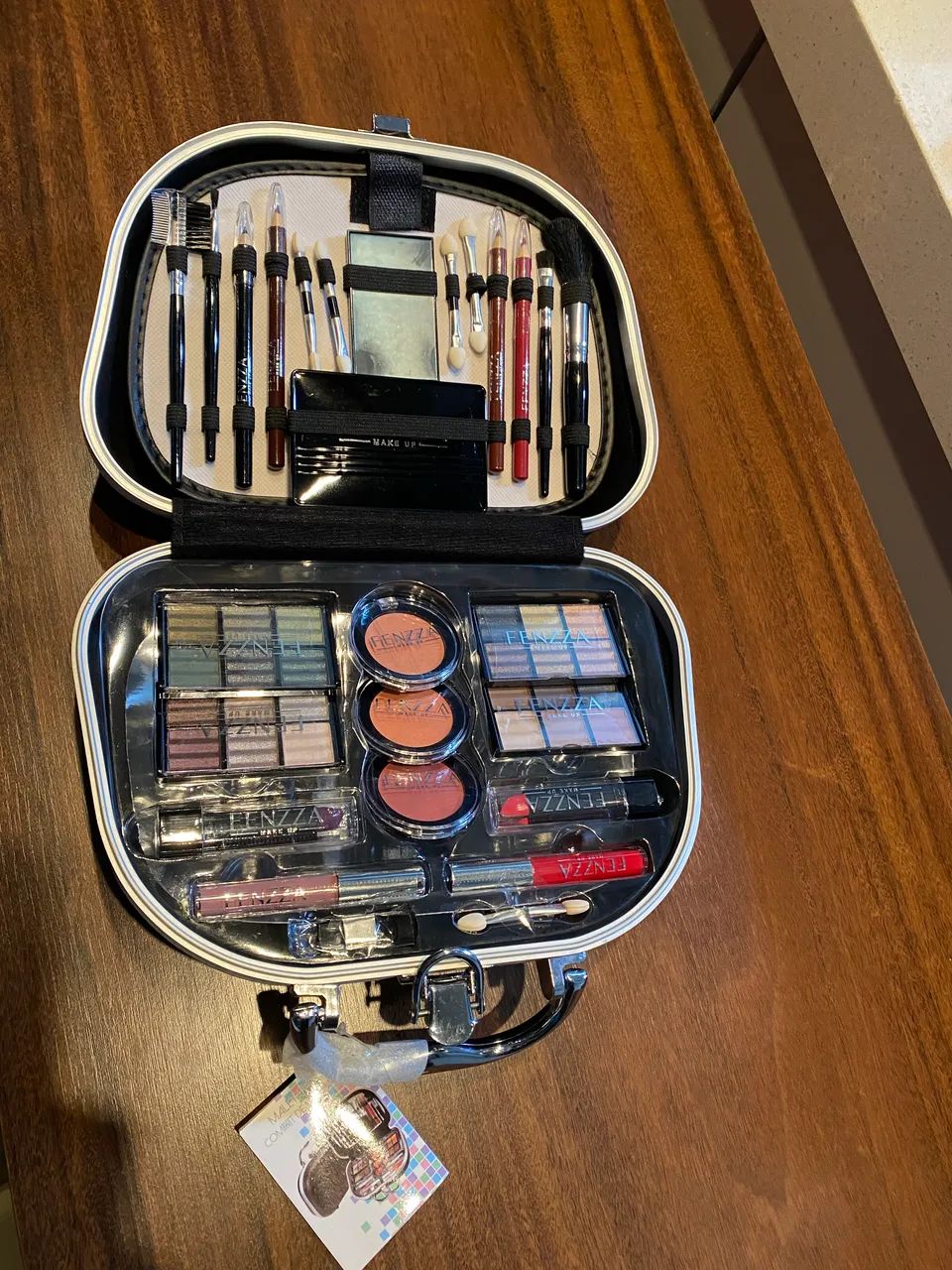 Bolsa com maquiagem nova  - Foto 4