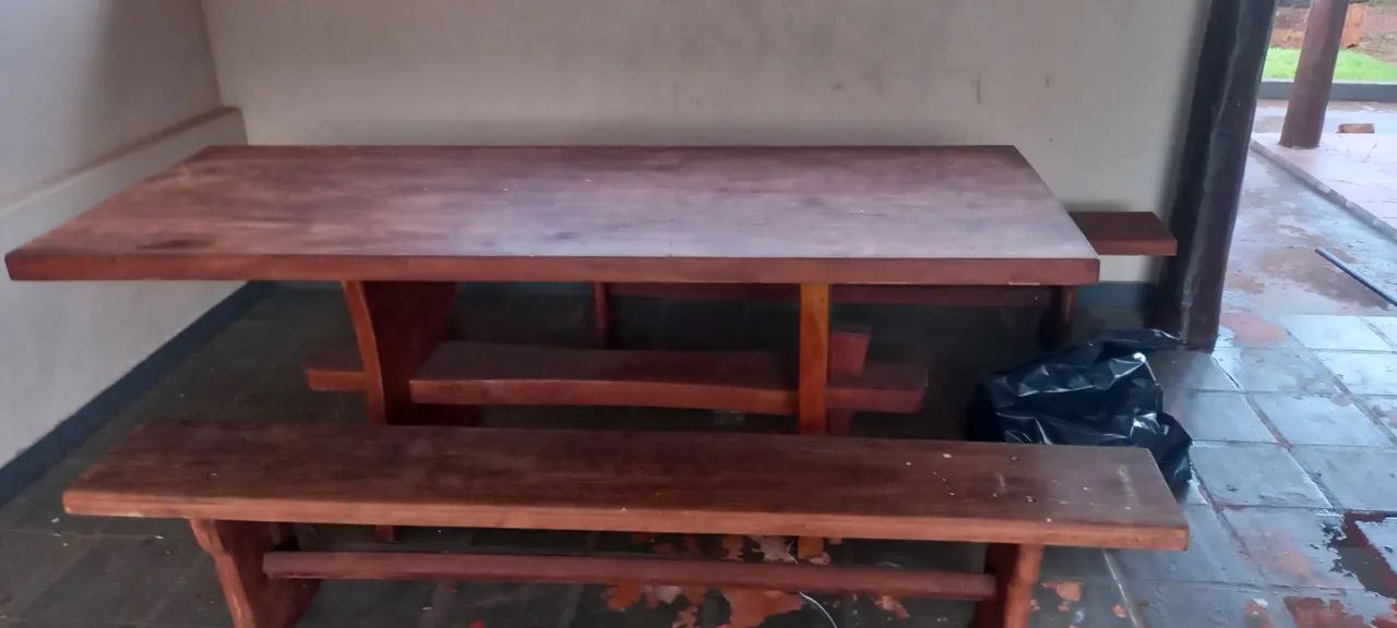 Mesa de Jantar de Madeira Maciça