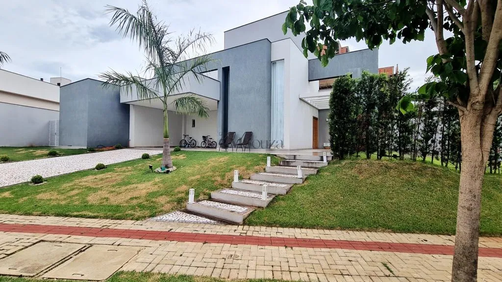 Casa à venda em Londrina, Recanto do Salto, com 3 suítes, com 225.93 m², Condomínio Sun La