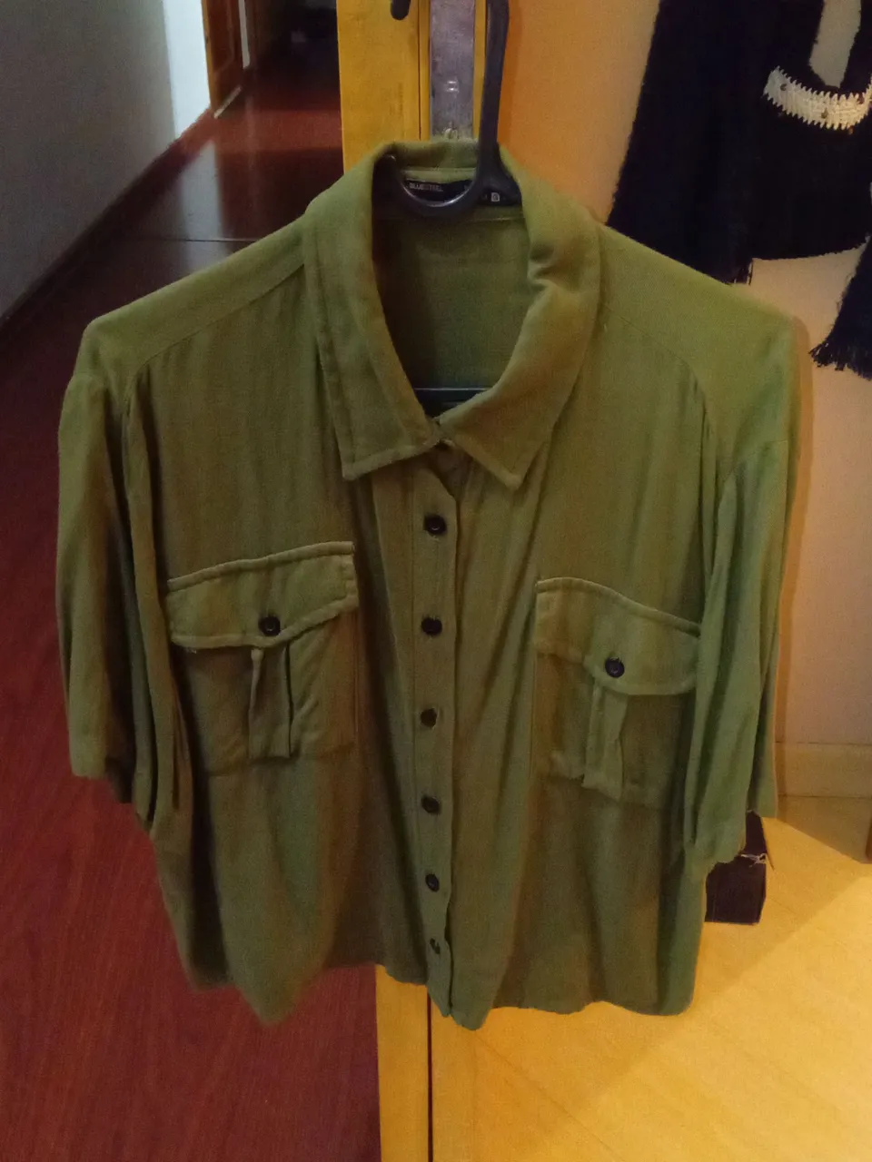 Camisa verde de botões
