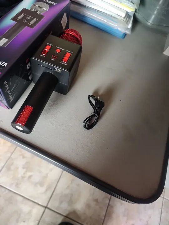 Microfone Karaoke Sem Fio com caixa  embutido novo  - Foto 3