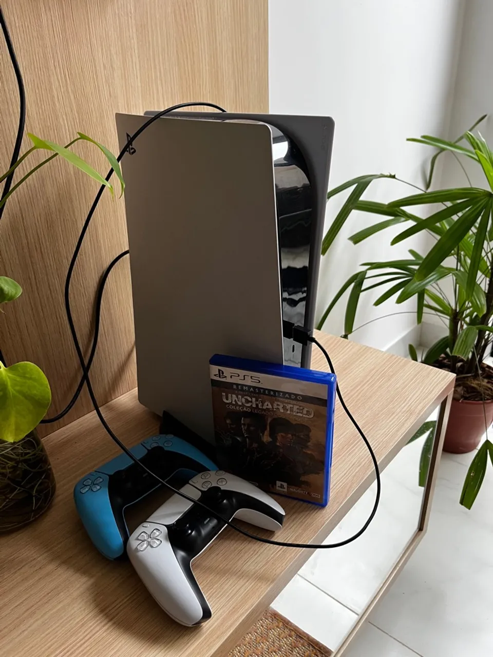 PlayStation 5 + 2 Controles + Jogo Uncharted