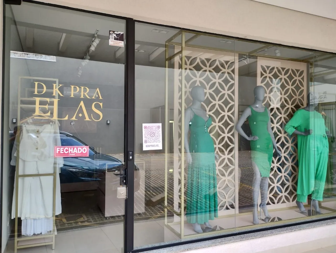 Vende-se loja de roupas femininas completa