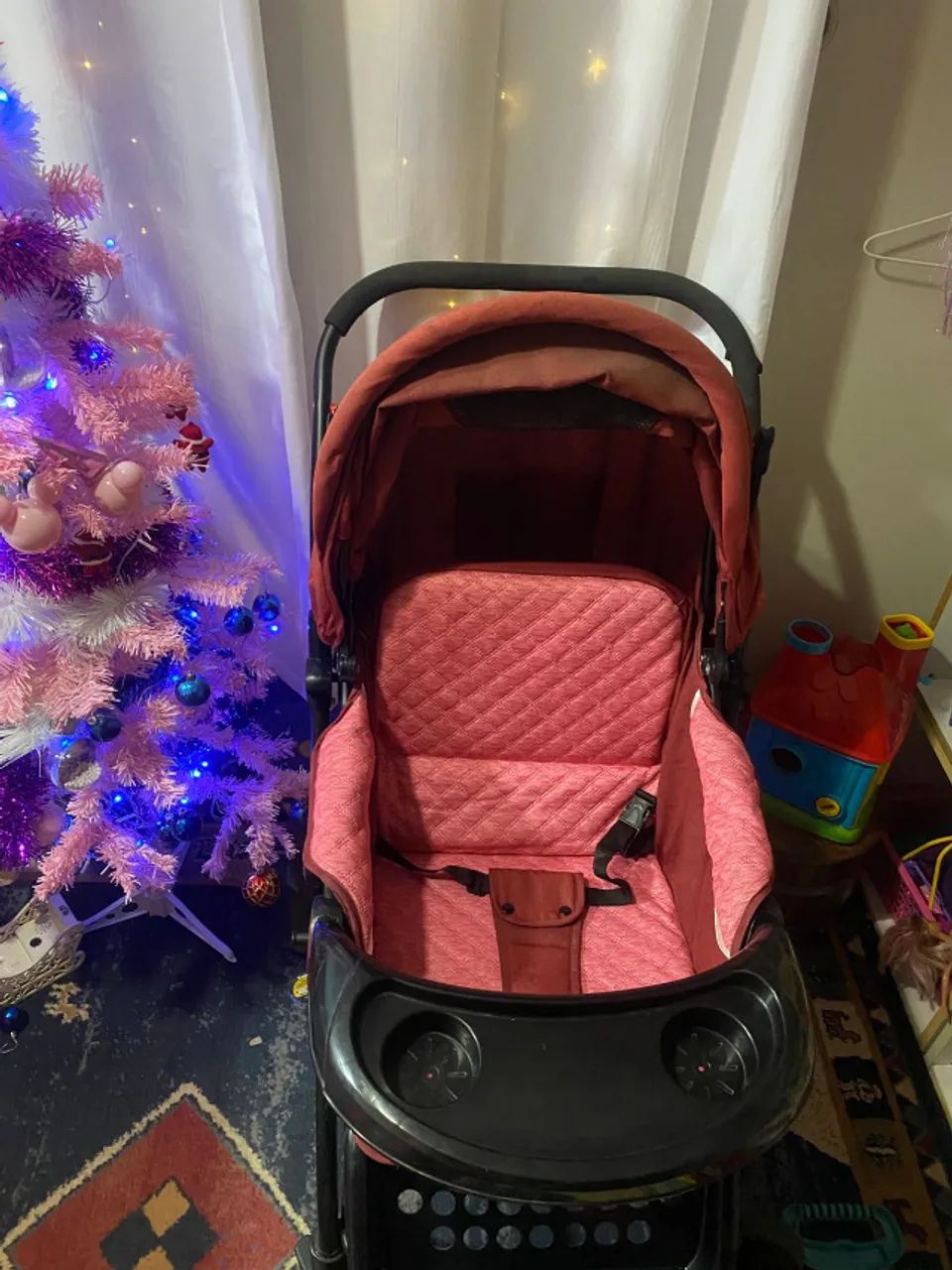 Carrinho de Bebê vermelho