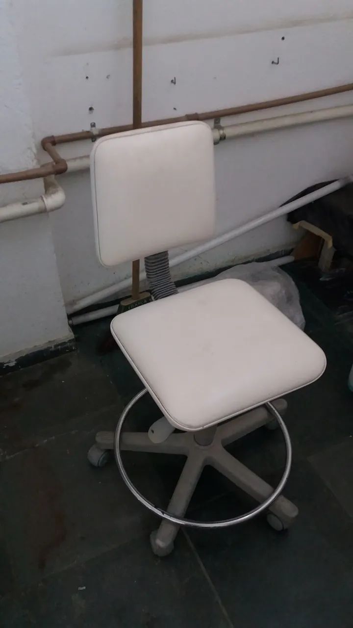 Cadeira de dentista hidráulica.