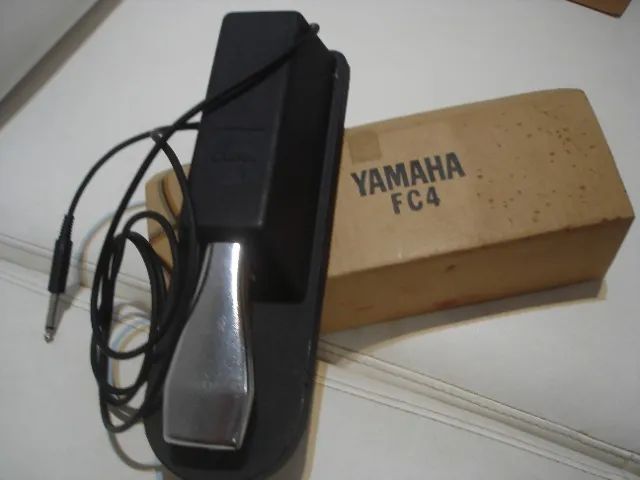 Pedal de Sustain YAMAHA FC4 tipo piano 