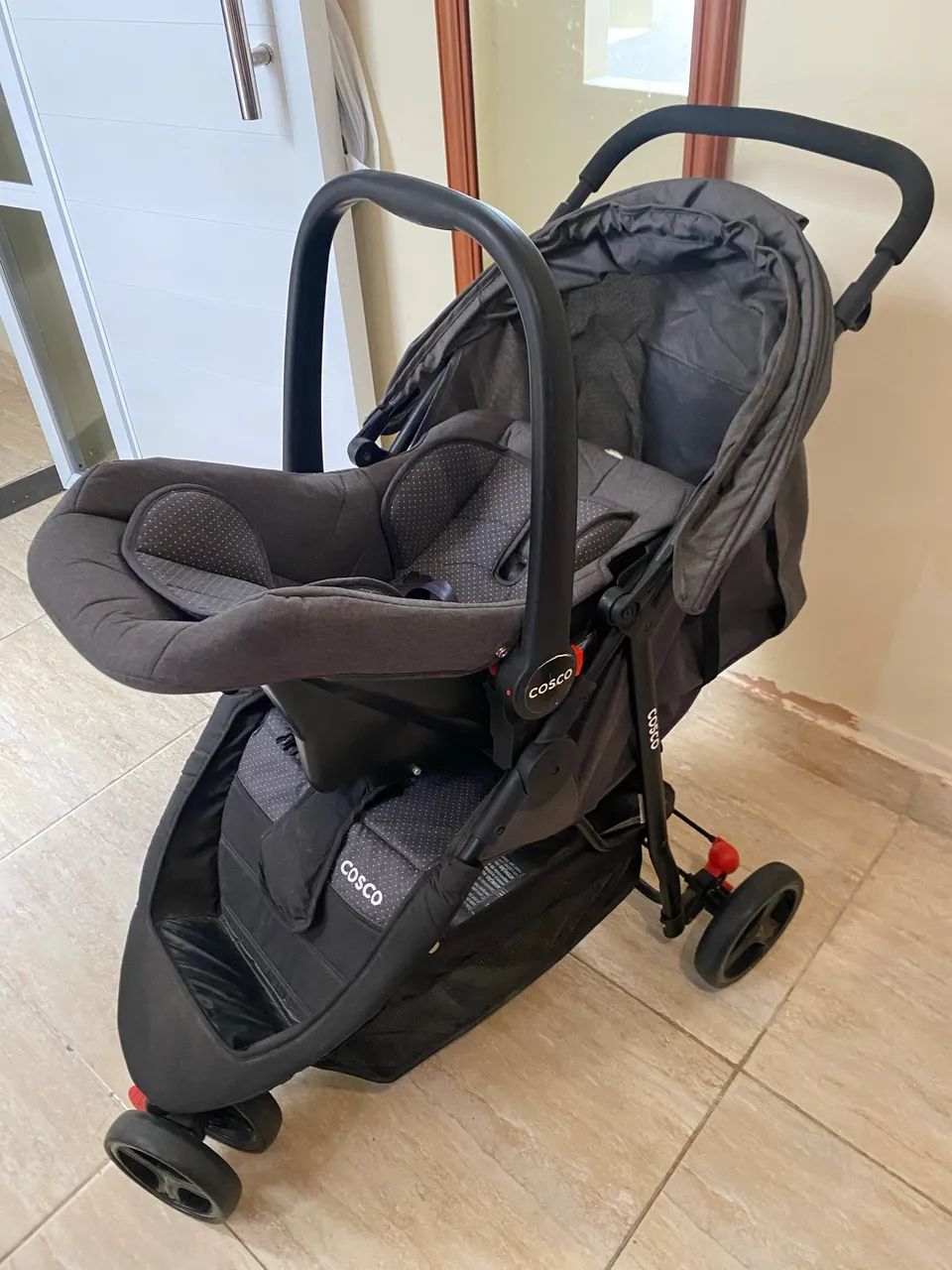 Carrinho de Bebê Cosco + Bebê Conforto - Foto 4