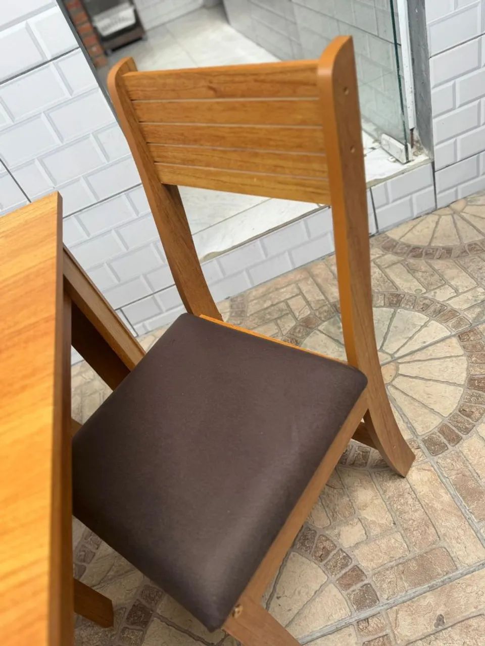 Mesa com 4 cadeiras nova - Foto 3