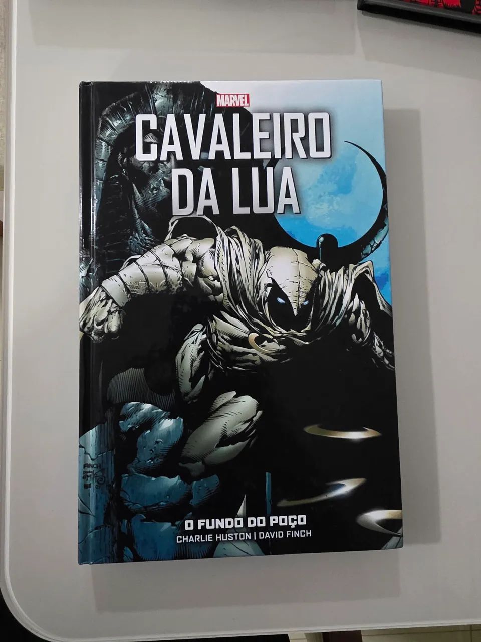 Cavaleiro da lua o fundo do poço e Arqueiro verde 