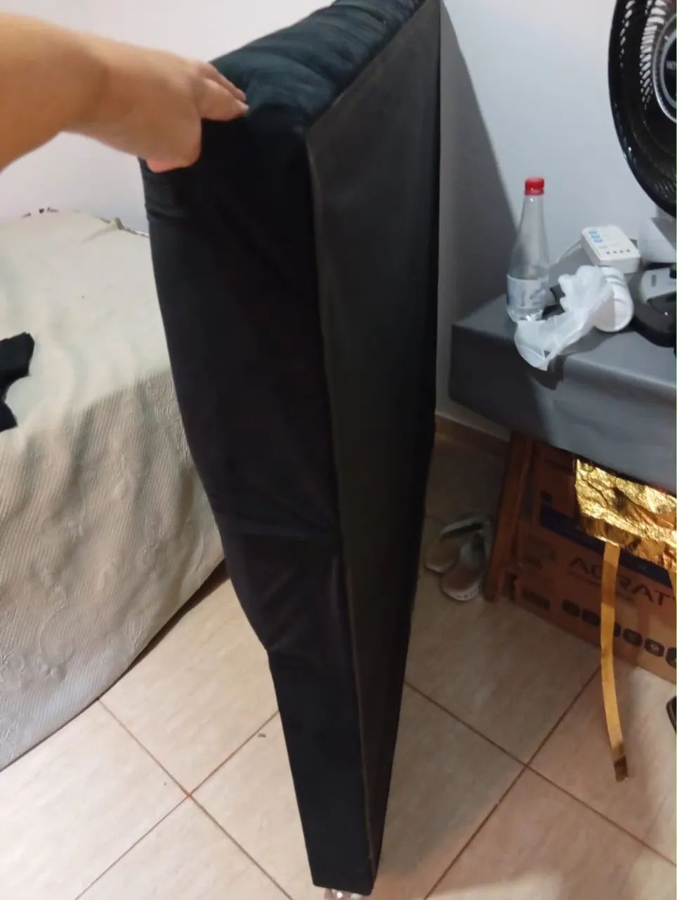 Cabeceira Estofada Preta para Cama Box (Excelente Estado) - Foto 3
