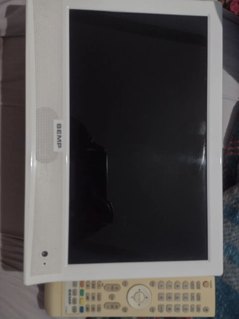 Vende-se TV Semp Toshiba HDMI 14 polegadas 12W. - Foto 3