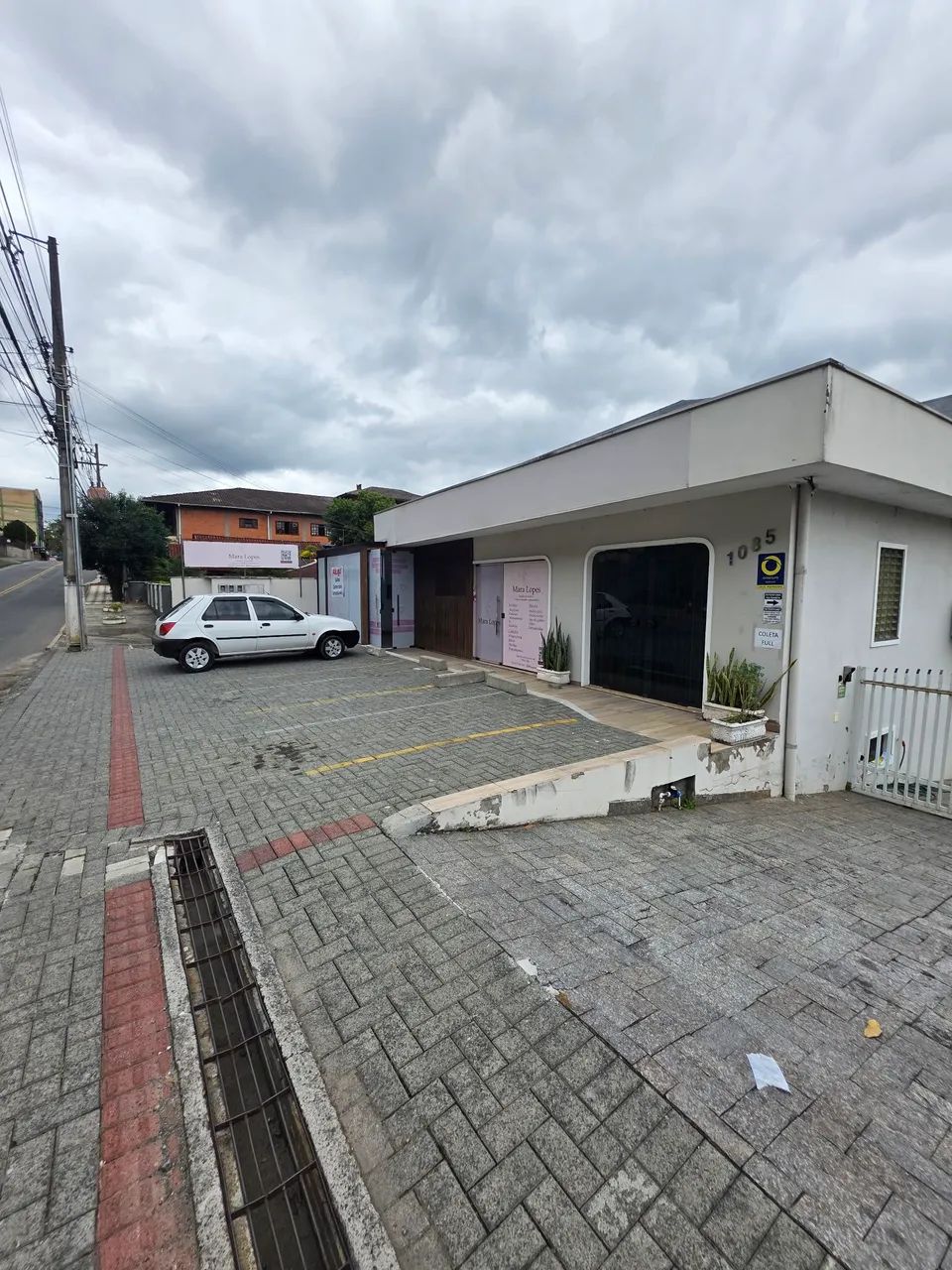 Alugo sala comercial de 35m² na Rua agua branca