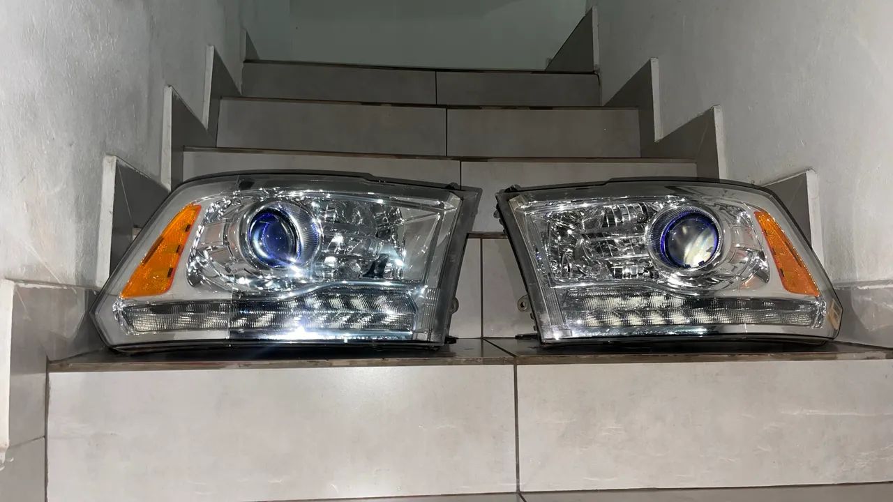 Vendo par de farol - Foto 2