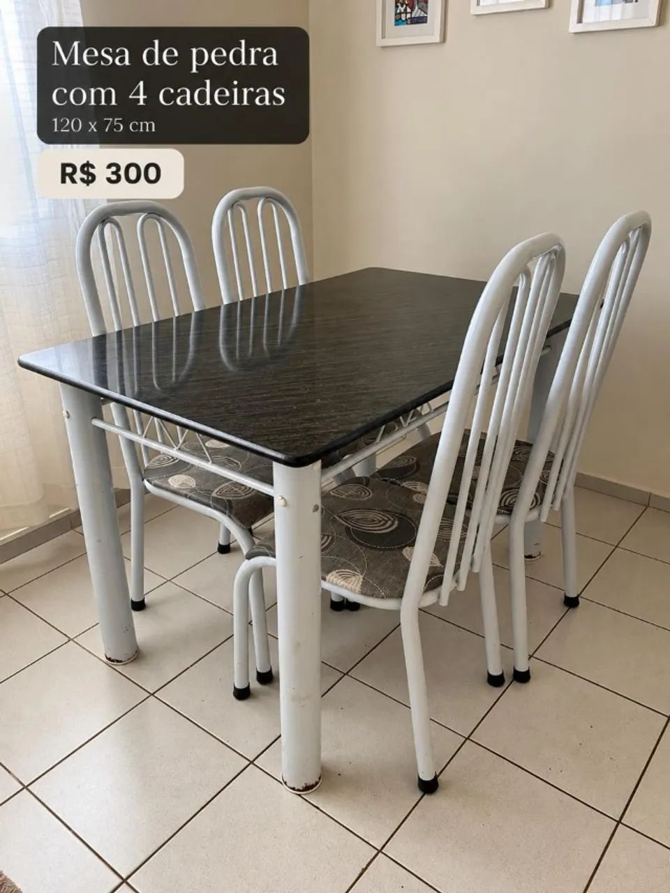 Mesa de pedra com 4 cadeiras