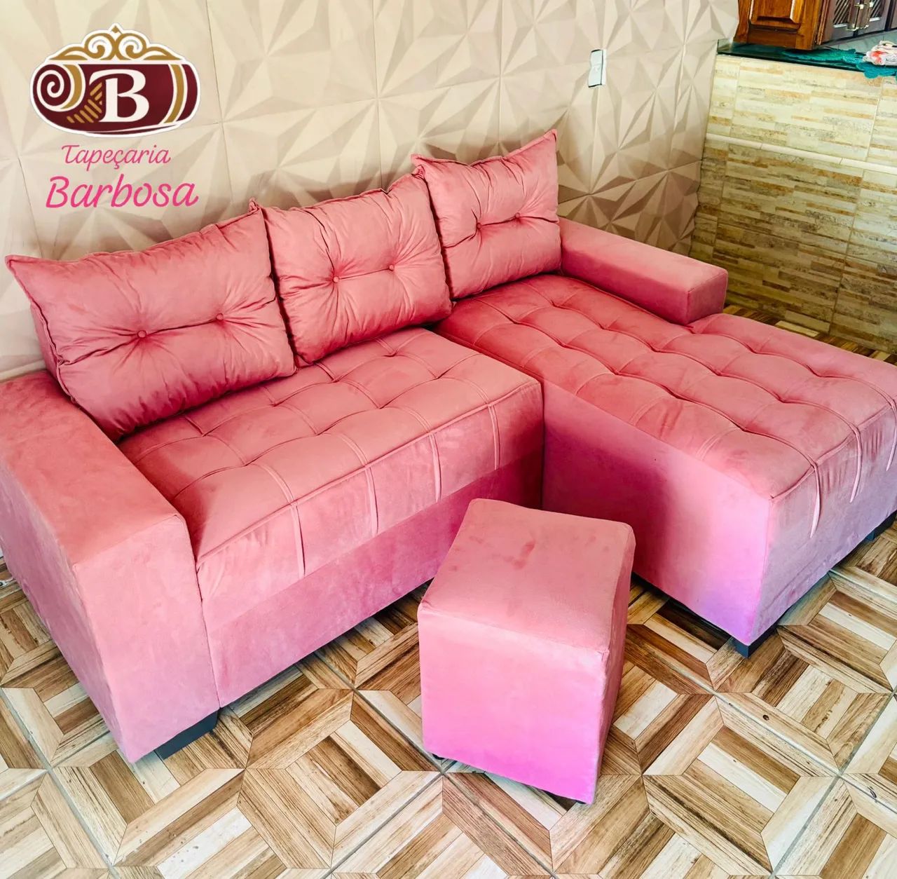 Sofa sheise com puff na promoção 