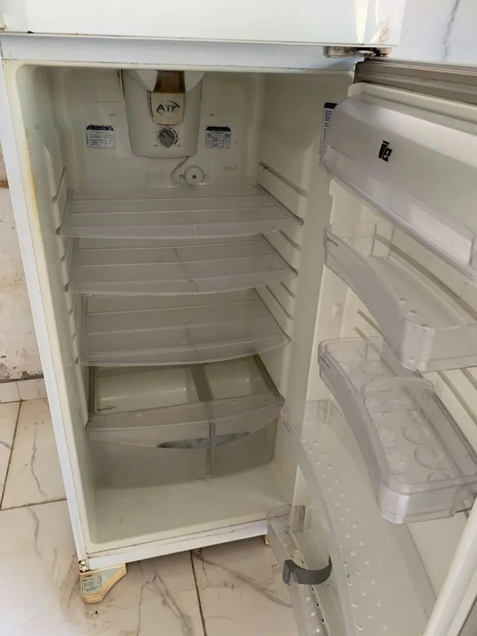 Freezer vertical Electrolux  branco  - Foto 3