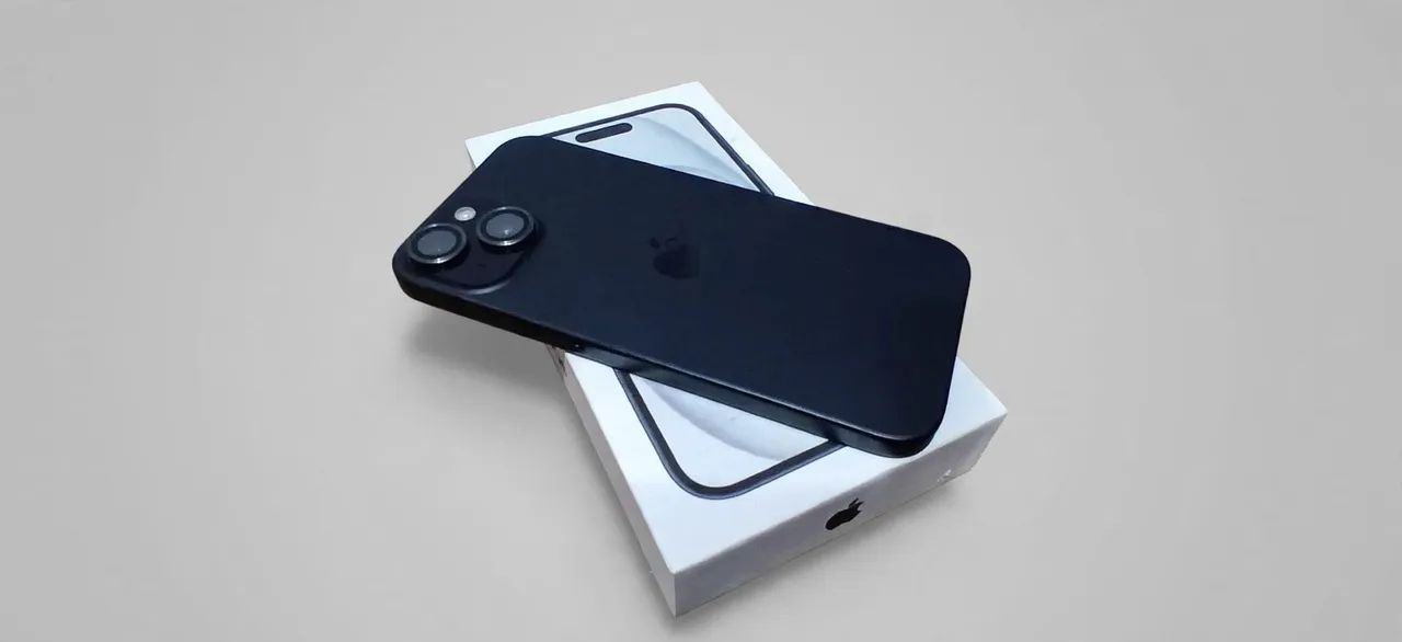iPhone 15 256GB Seminovo - 88% Bateria - Com Caixa Original + 2 Capas  - Foto 2