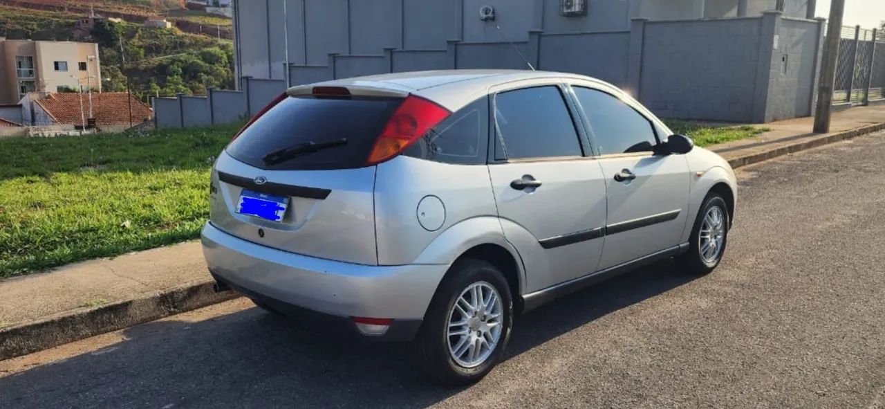 Ford Focus 1.8 16V 5P 2003