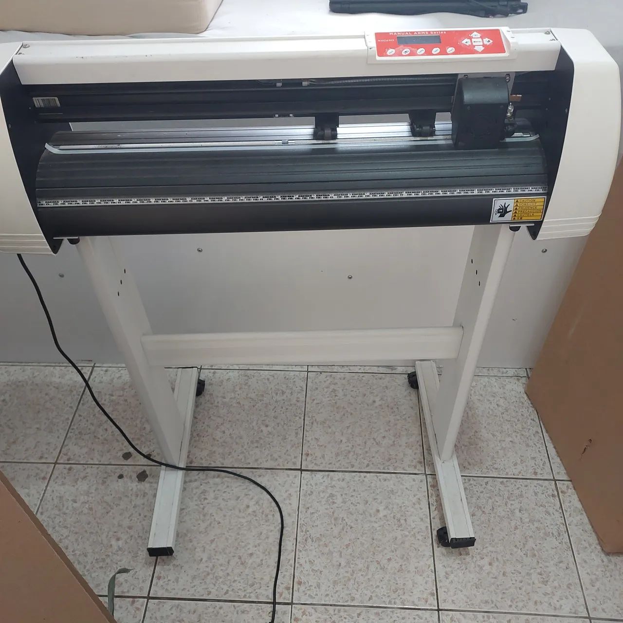 Plotter de Recorte eletrônico, 72cm, corta vinil e papeis - Foto 2
