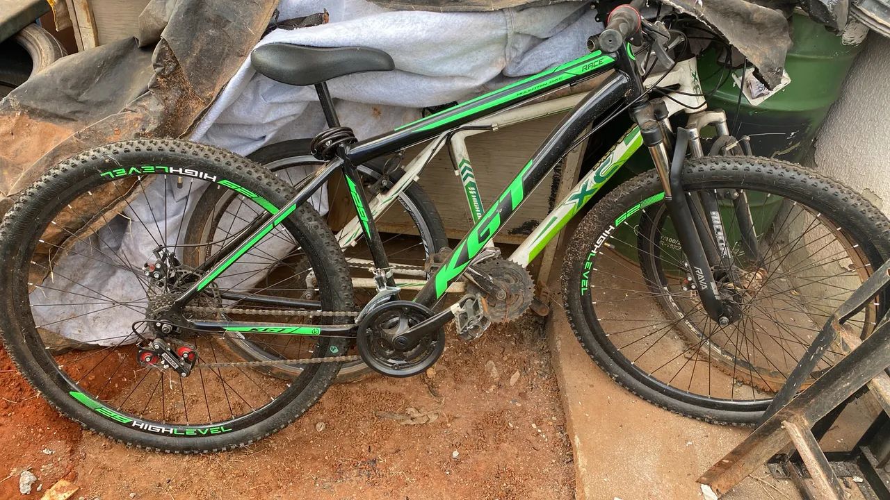 Bicicleta aro 29 semi nova dois meses de uso  - Foto 2