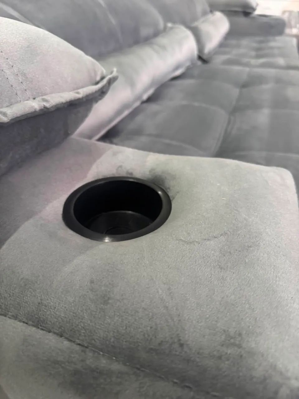 Sofa Retratil com porta copo novo 2,50m $2599.99  - Foto 5