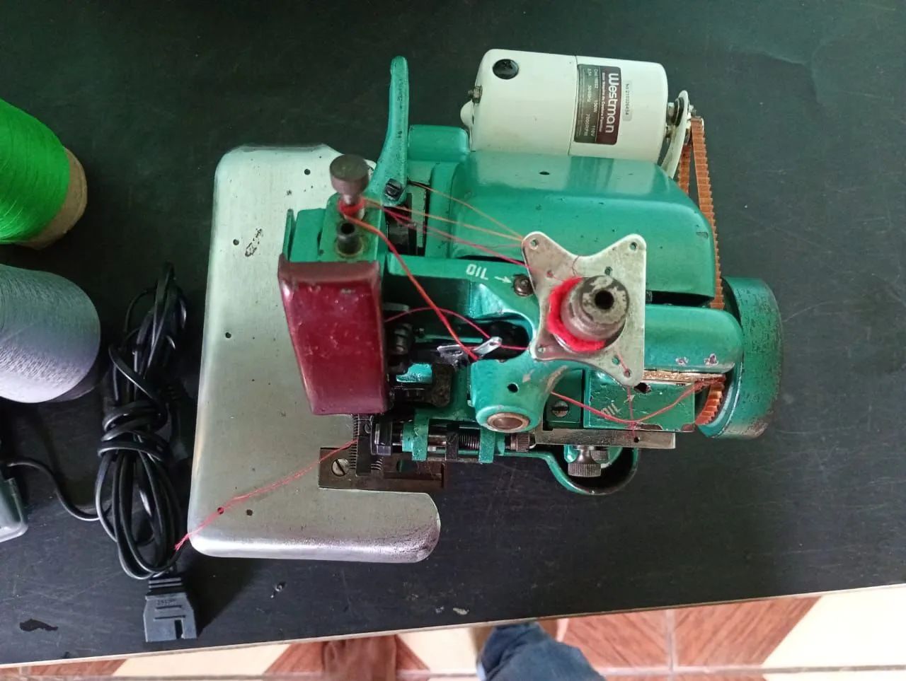 Máquina de costura overloque