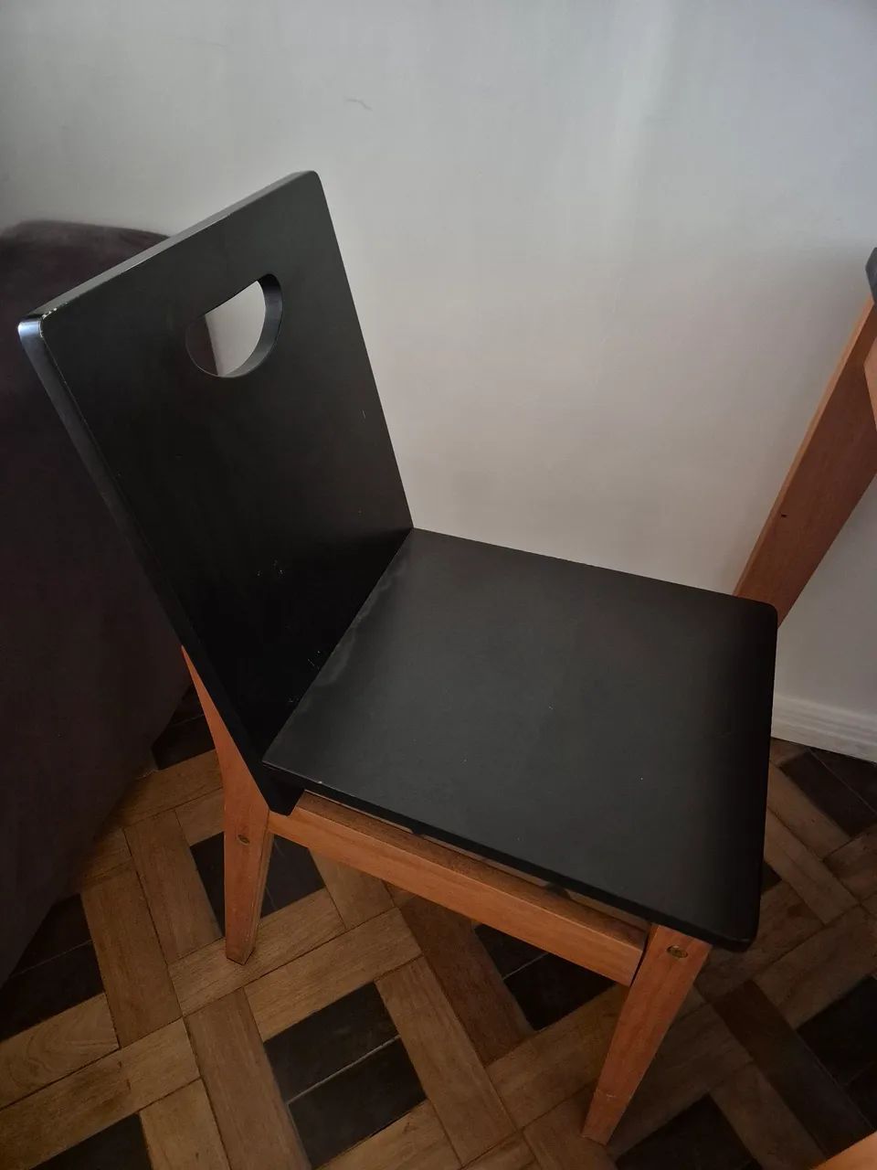 Mesa de madeira com 4 cadeiras - Foto 3