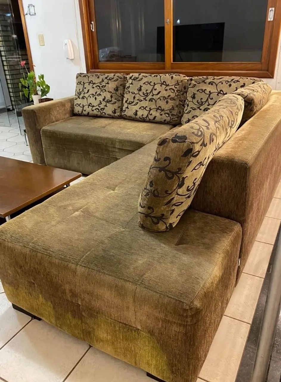 Barbada pra vender ! Sofá de canto e mesa de centro. 65082467928321121
