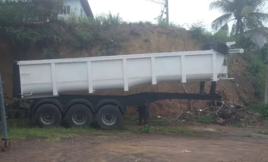 Carreta caçamba 