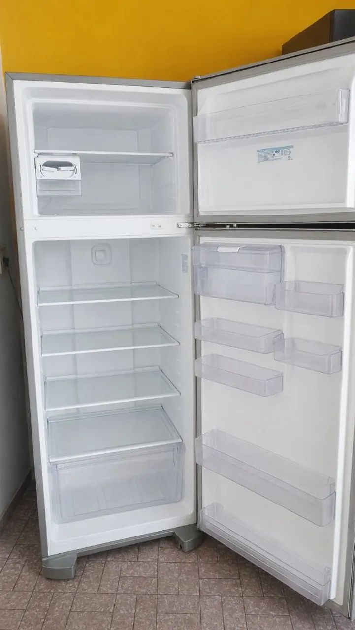 Geladeira com freezer - Foto 2