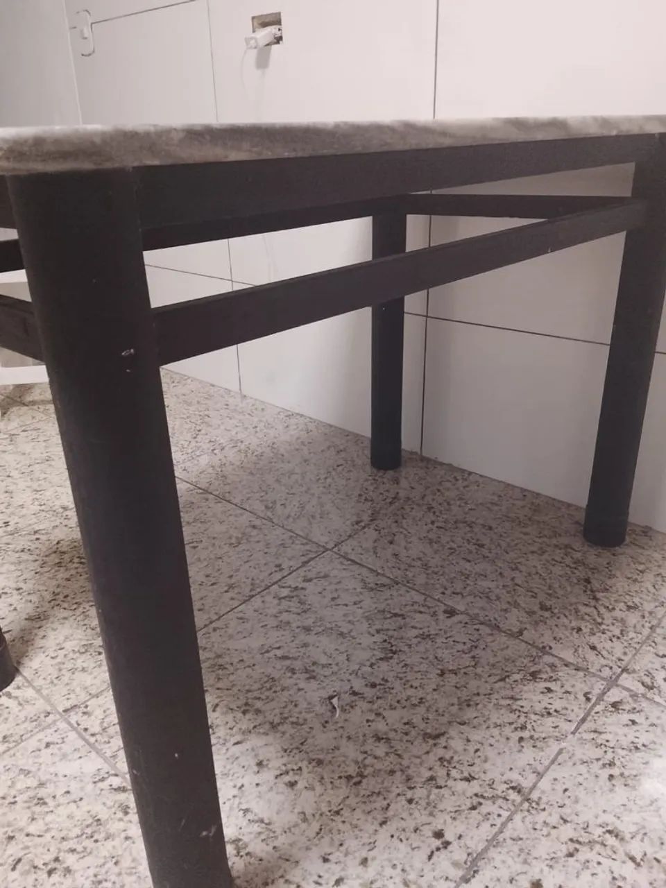 Mesa com tampo de mármore  - Foto 2