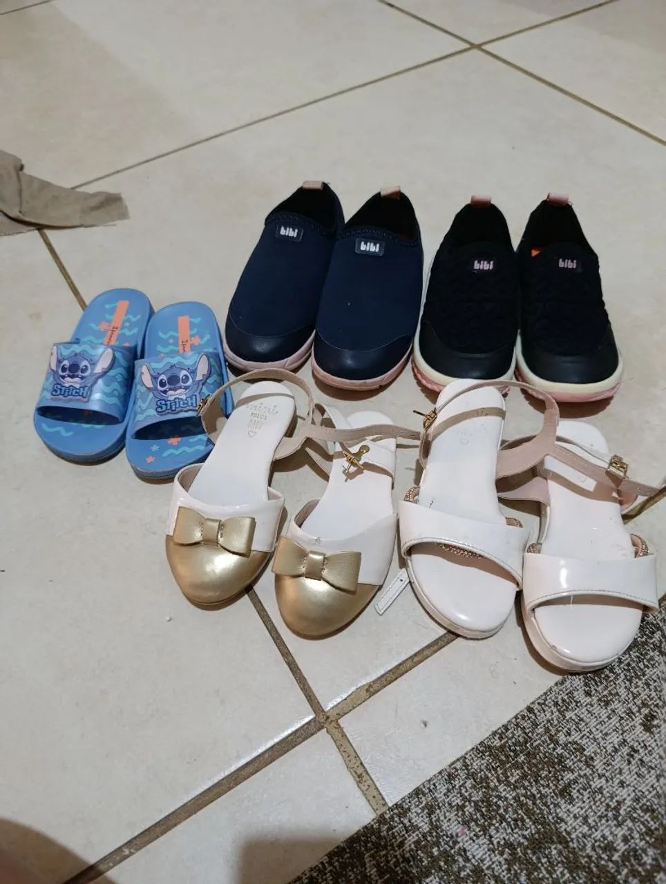 Sandálias e tênis feminino 