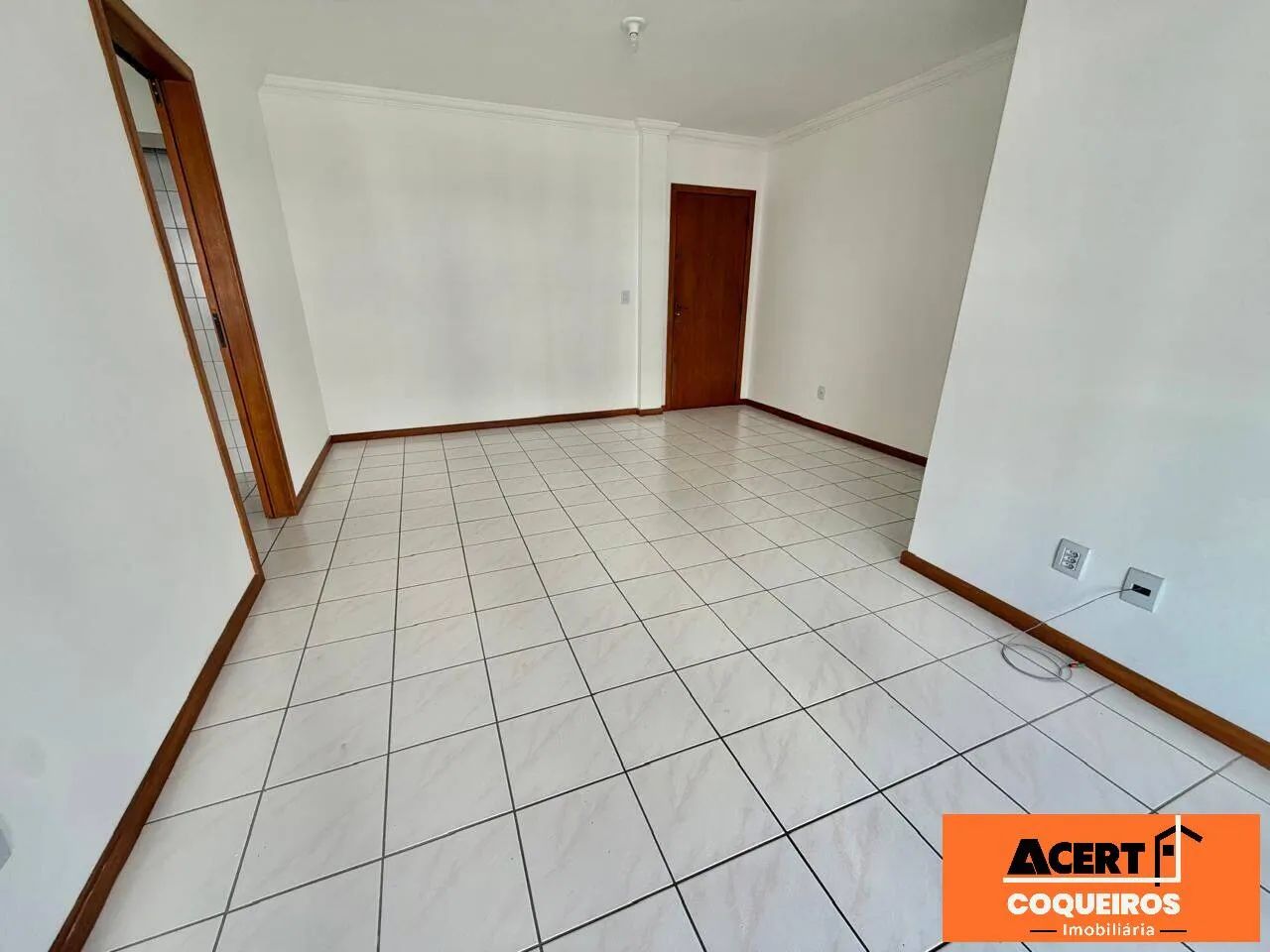Vende-se Apto 02 dormit(01suíte), garagem e área de lazer no Abraão, Fpolis - Foto 3