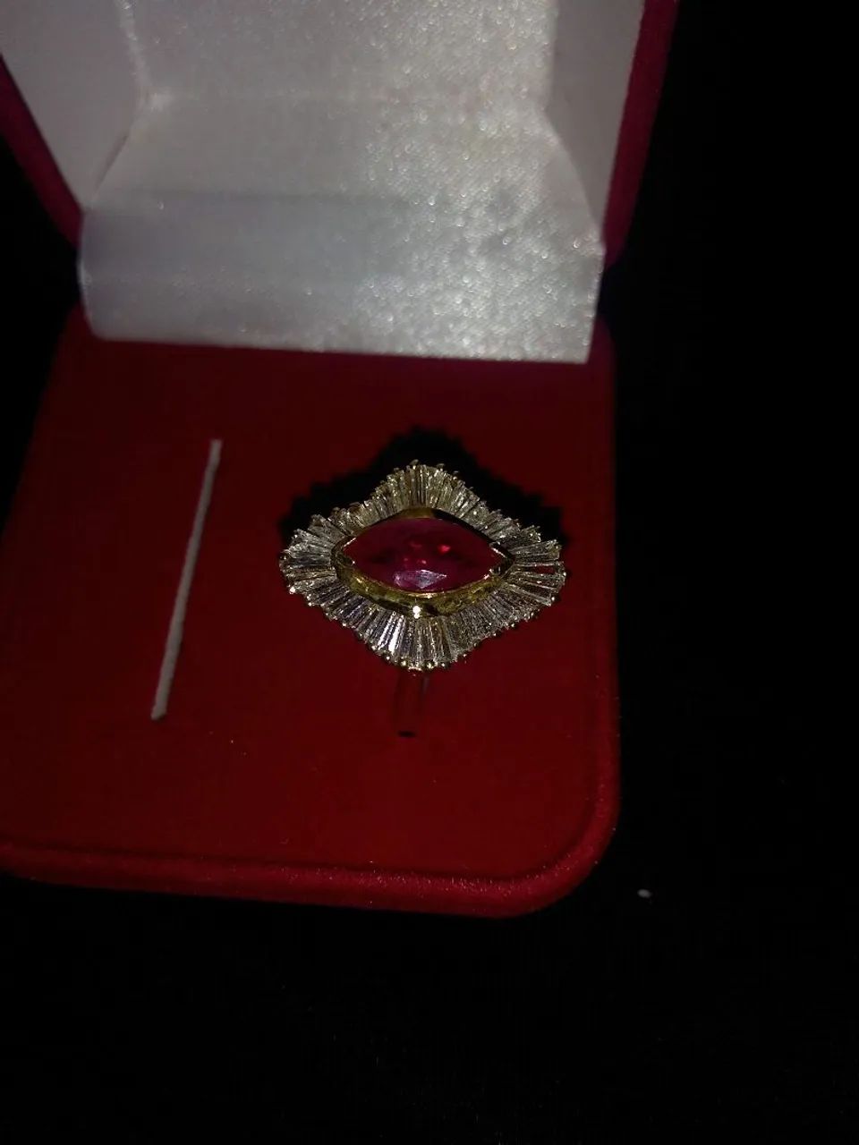 Vendo Anel de Rubi com diamante 