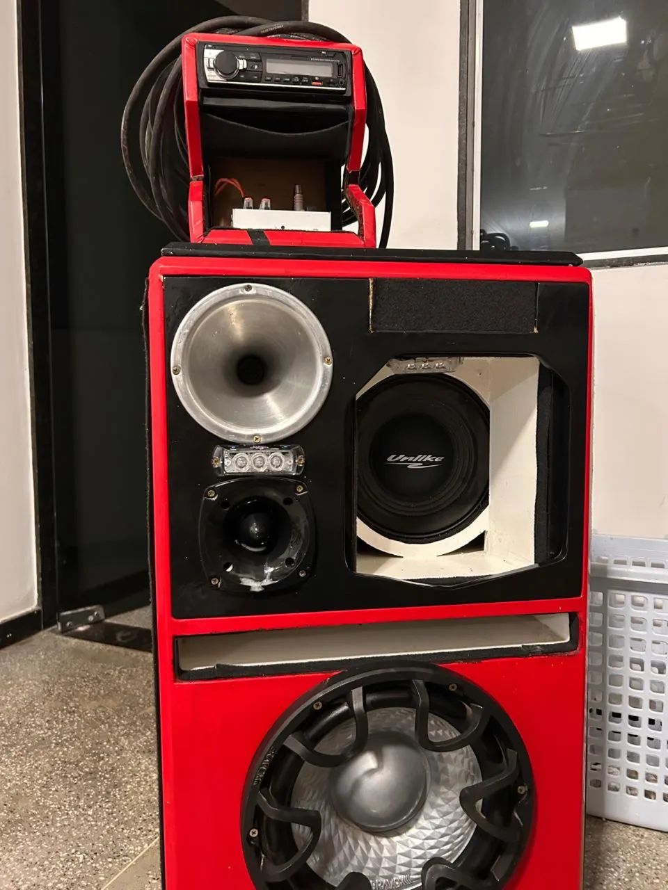 Caixa de som bob com rack, led e mesa 