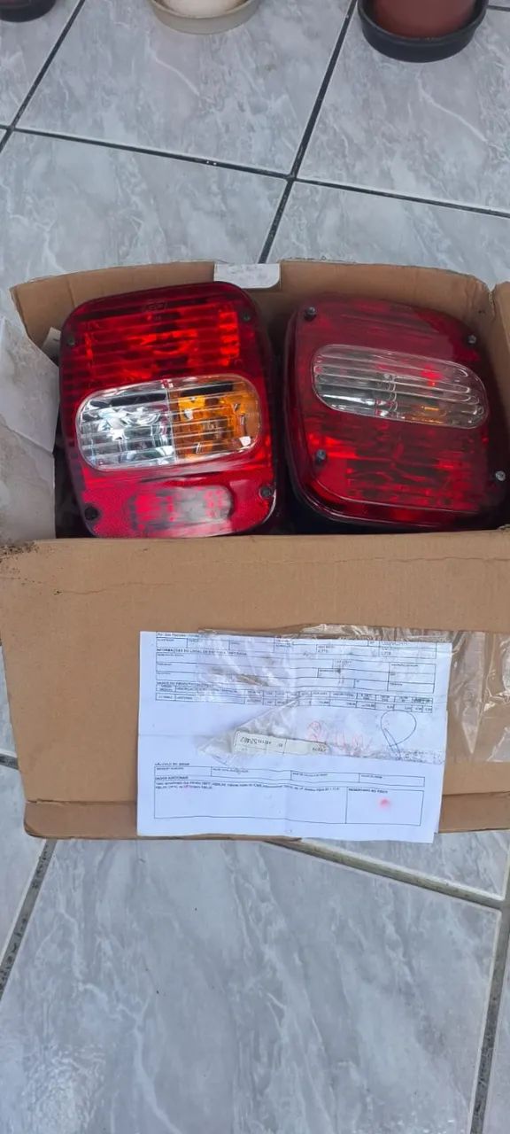 Lanternas originais caminhão volks, ja vai com lâmpadas, com nota fiscal - Foto 7
