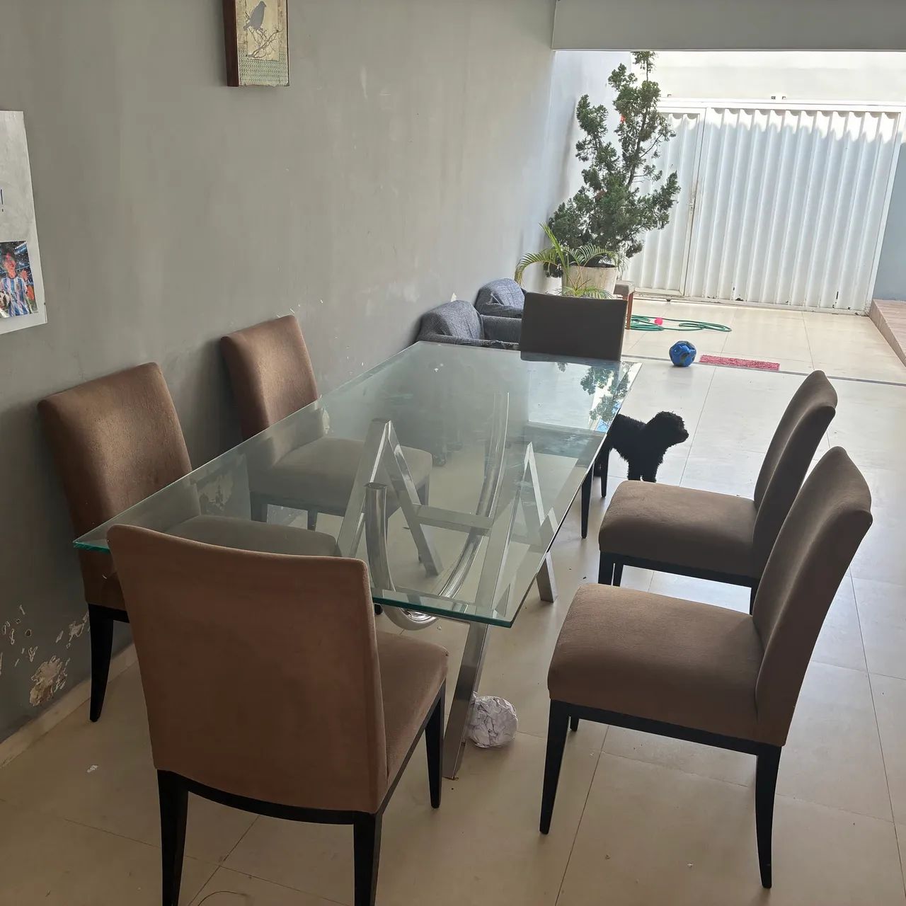 Mesa de vidro impecável com 8 cadeiras