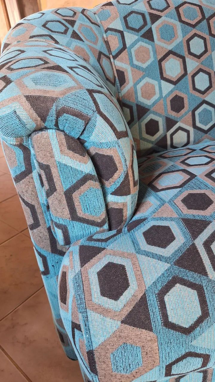 Poltrona Estampada Azul em Ótimo Estado - Foto 3