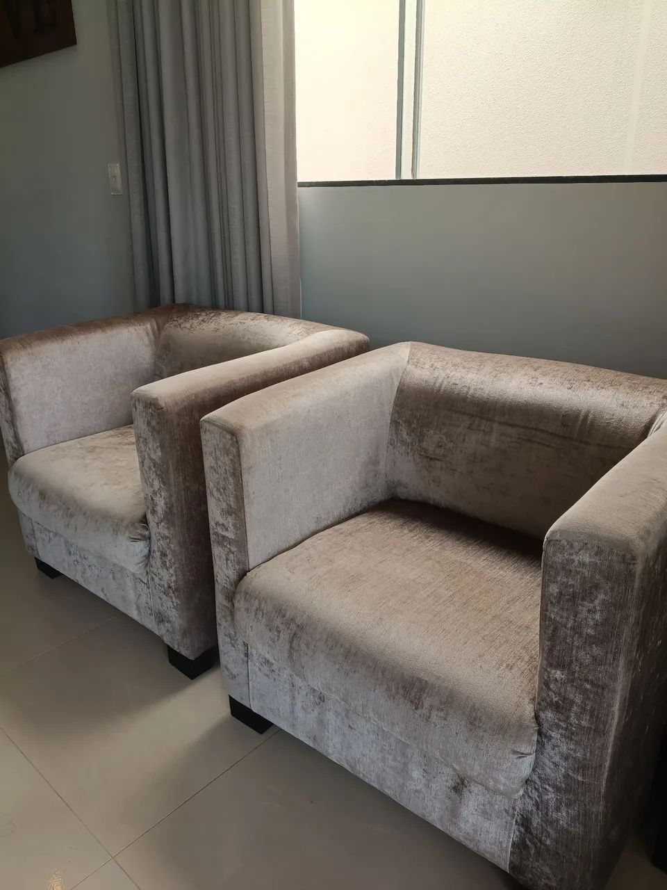  Par de Poltronas Cinza em Tecido - Foto 2
