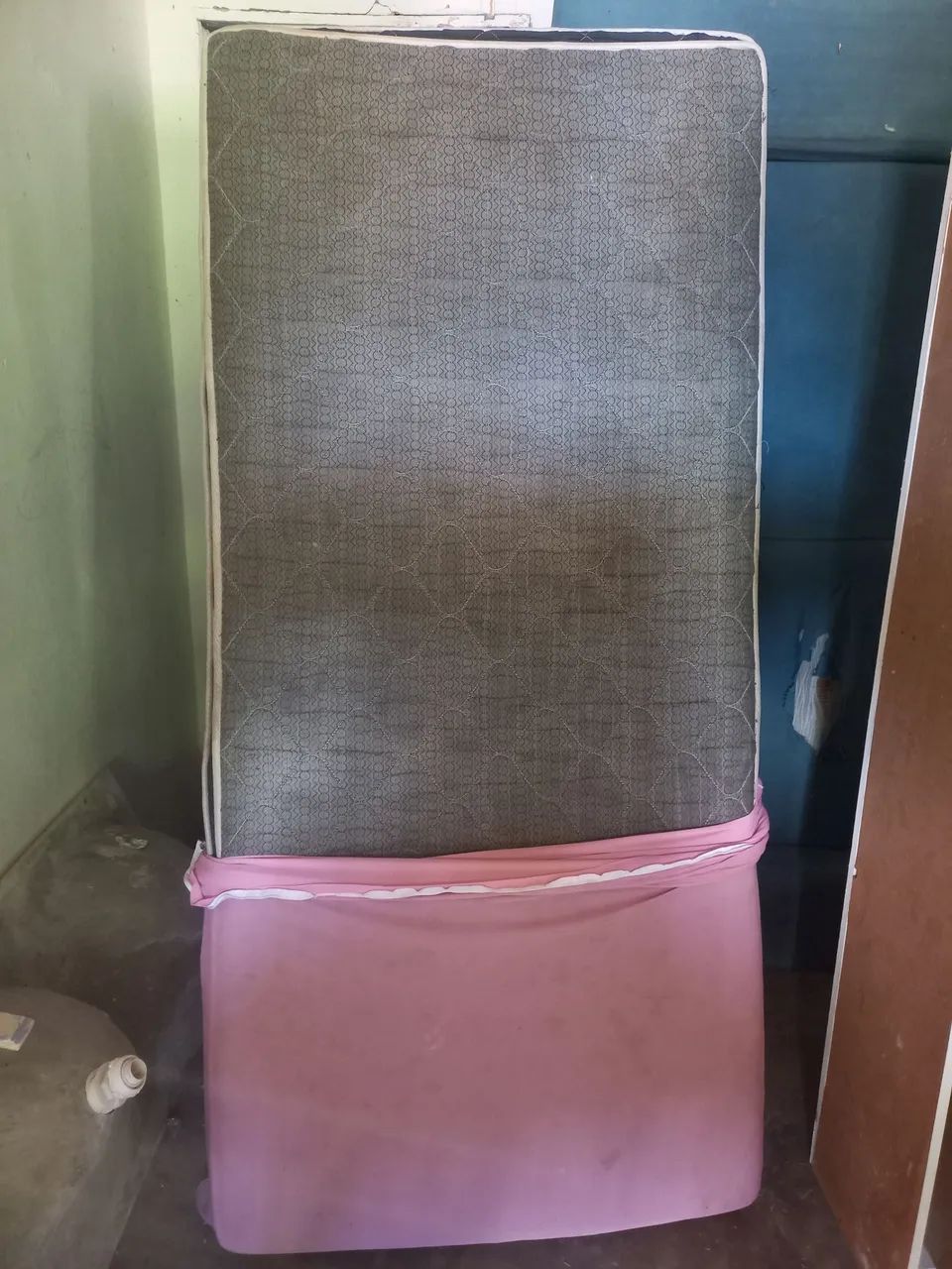 Cama base e colchão solteirão semi nova - Foto 3