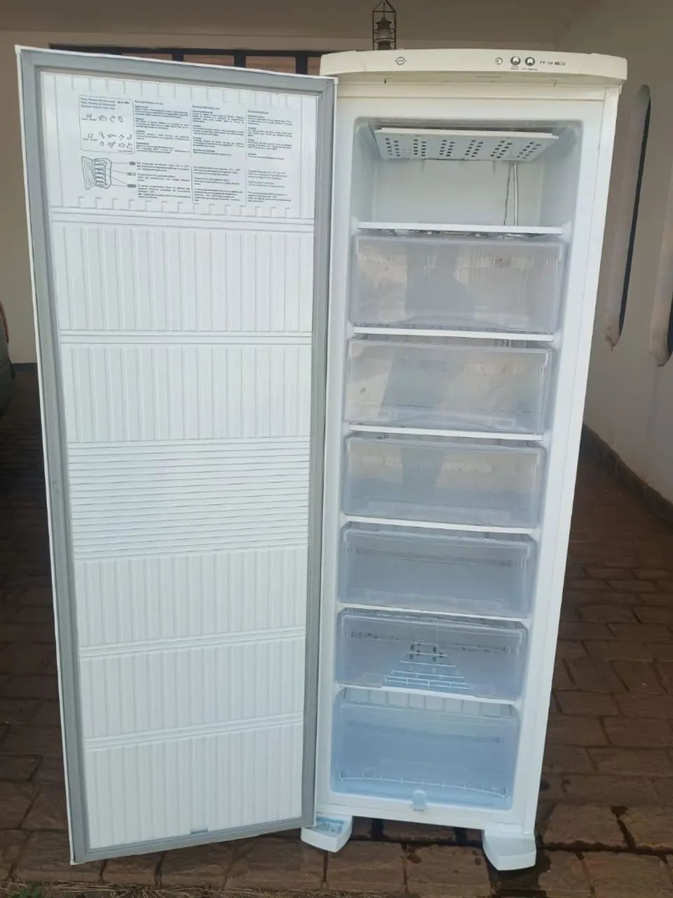 Freezer Vertical Electrolux conservado - Foto 5